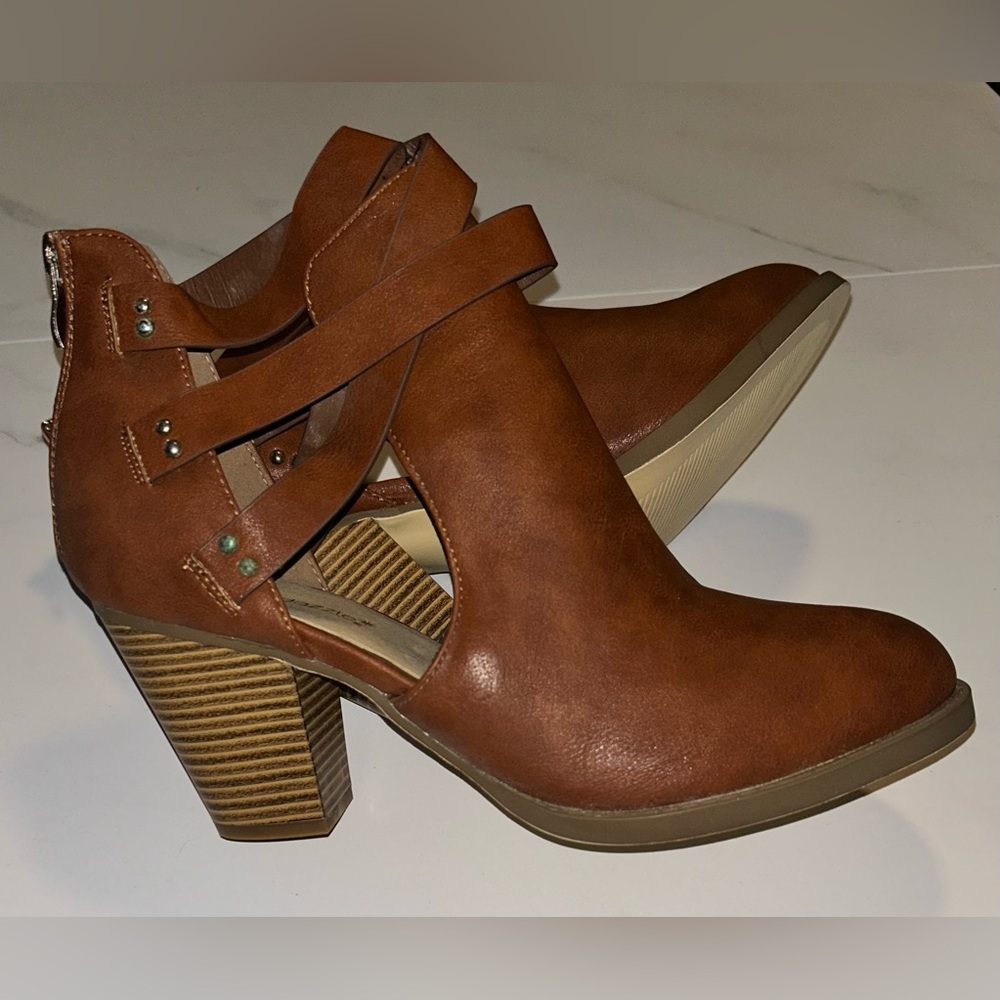Shoe Dazzle Brown Ankle Booties